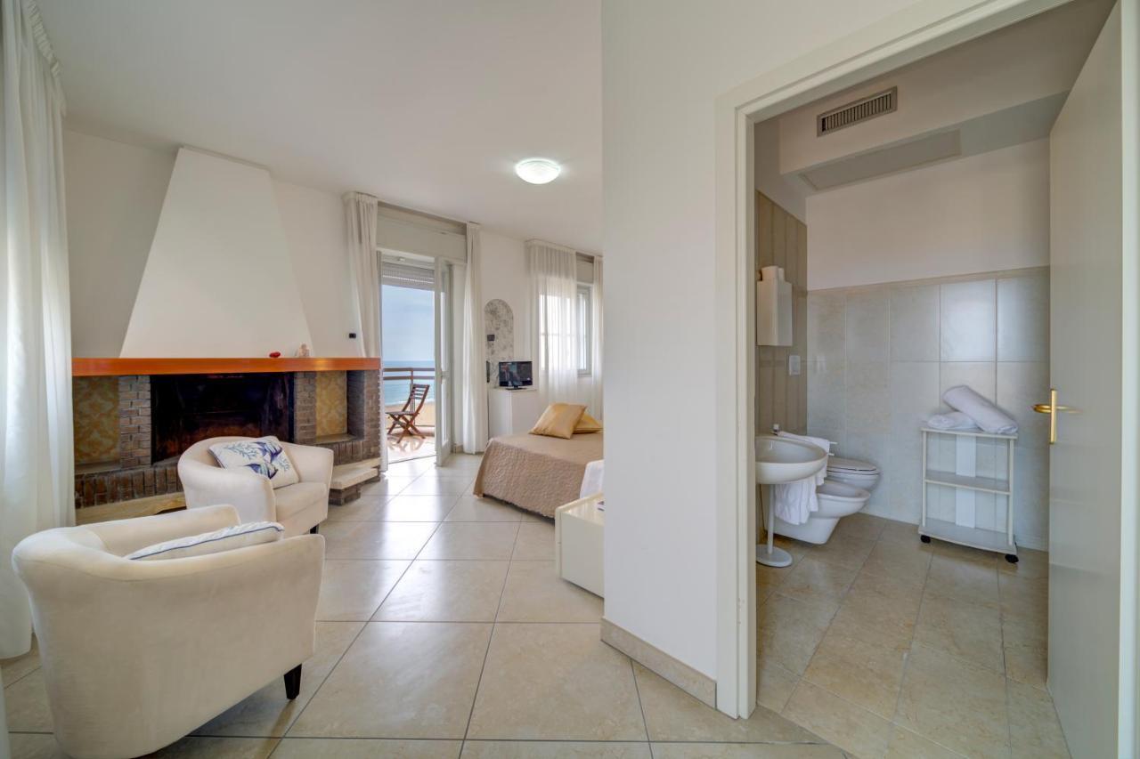 Hotel Carlton Beach リミニ エクステリア 写真